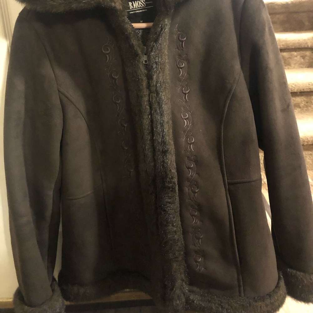 Women’s hooded winter coat.